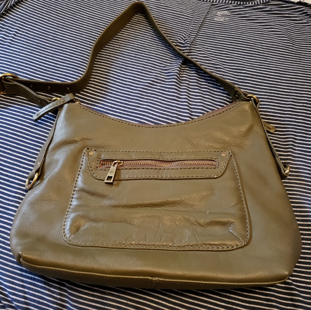 Olive green Stone Mountain Leather bag. Never used. Great condition.